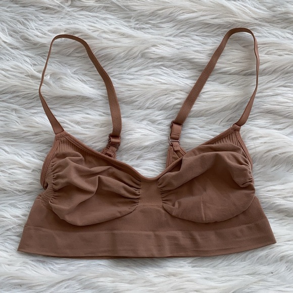 SKIMS | Seamless Sculpt Bralette - Picture 2 of 9